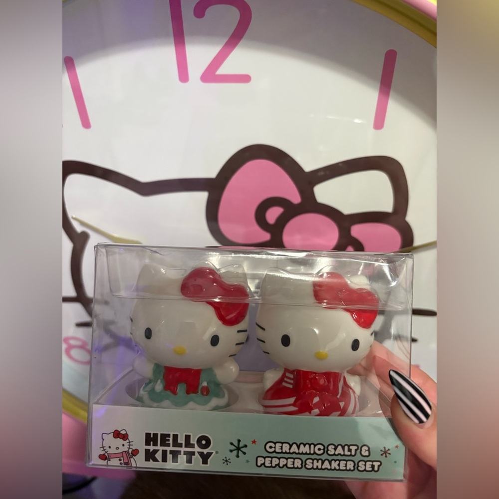 Hello Kitty Ceramic Shakers